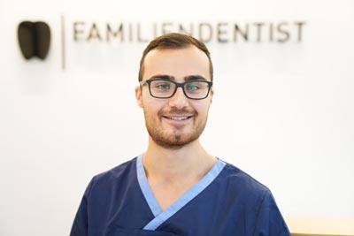 Angestellter Zahnarzt | George Babajew